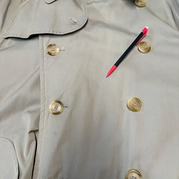 Burberry trench coat. - Picture 15 of 16